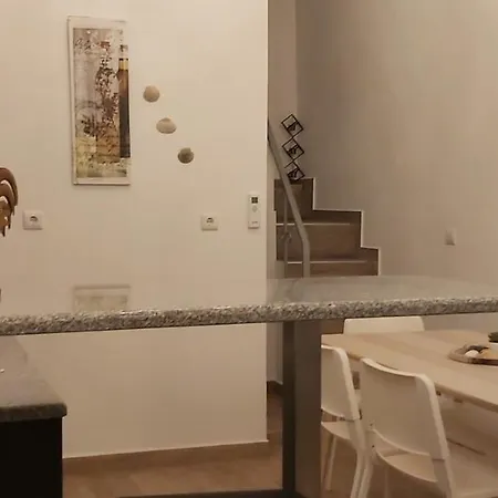 Casa Do Beco, Confortavel, Em Bairro Tipico De