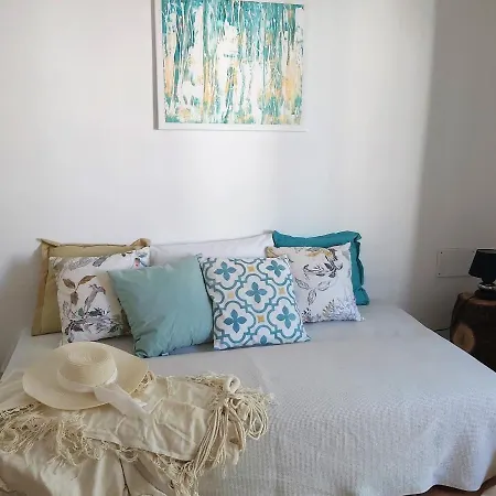 Casa Do Beco, Confortavel, Em Bairro Tipico De